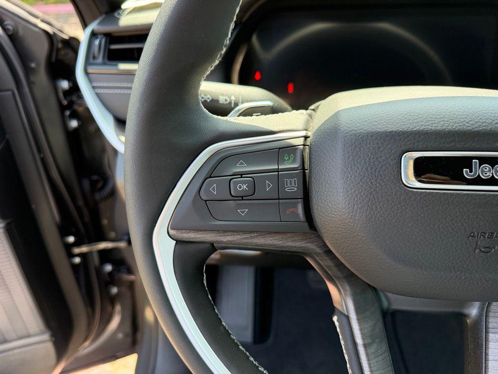 new 2026 Jeep Grand Cherokee car, priced at $44,170