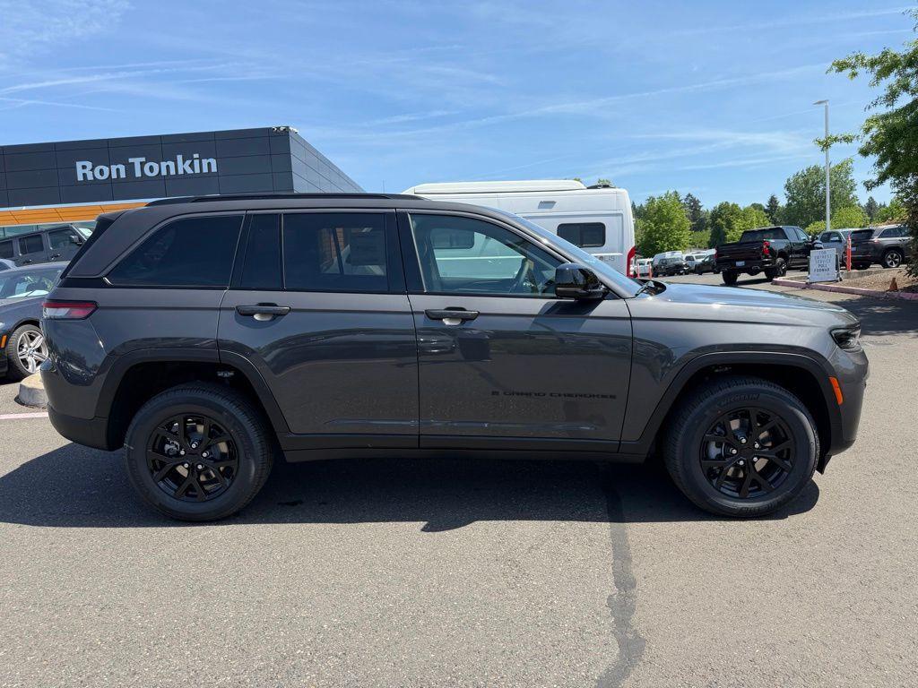 new 2026 Jeep Grand Cherokee car, priced at $44,170
