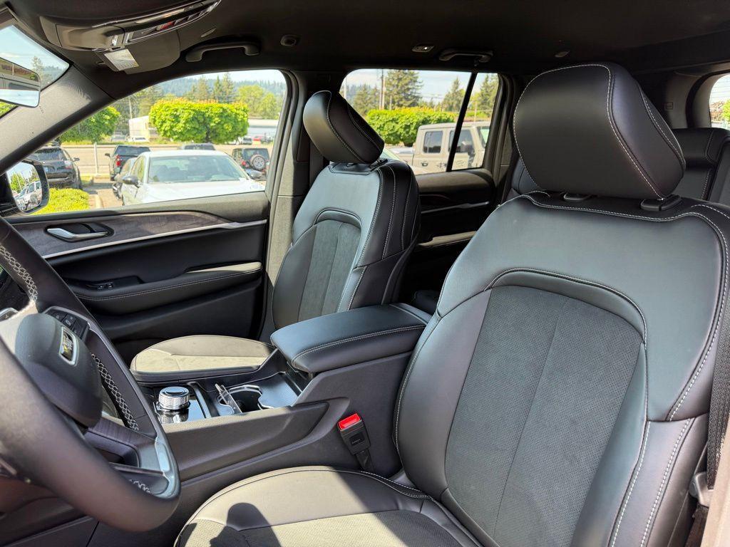 new 2026 Jeep Grand Cherokee car, priced at $44,170
