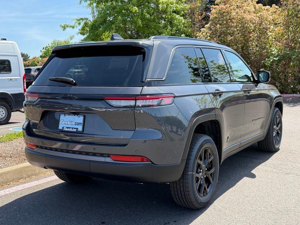 new 2026 Jeep Grand Cherokee car, priced at $44,170