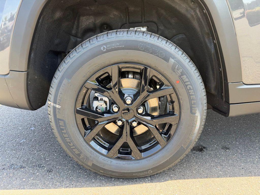 new 2026 Jeep Grand Cherokee car, priced at $44,170