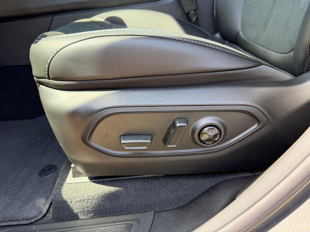 new 2026 Jeep Grand Cherokee car, priced at $44,170