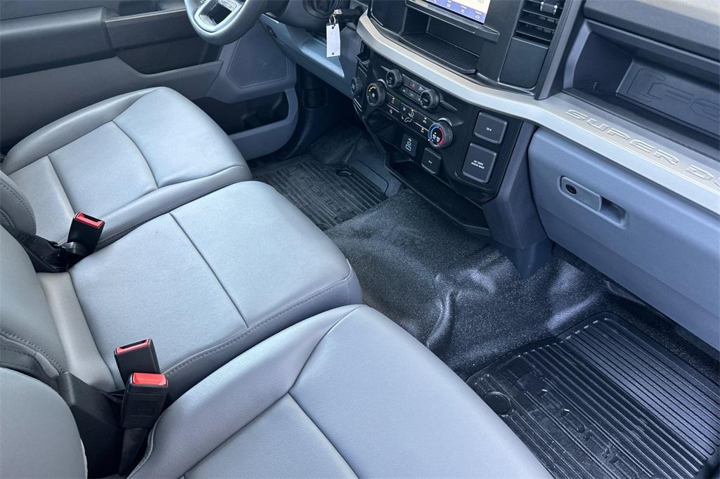 new 2025 Ford F-350 car, priced at $51,870