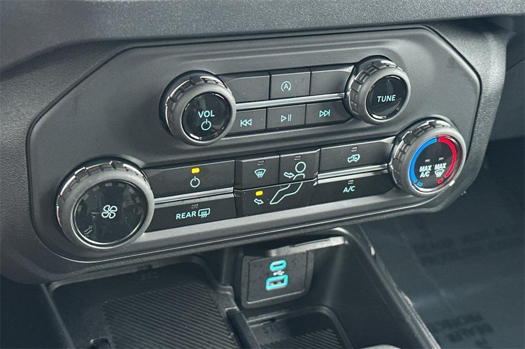 new 2025 Ford Bronco car, priced at $42,580