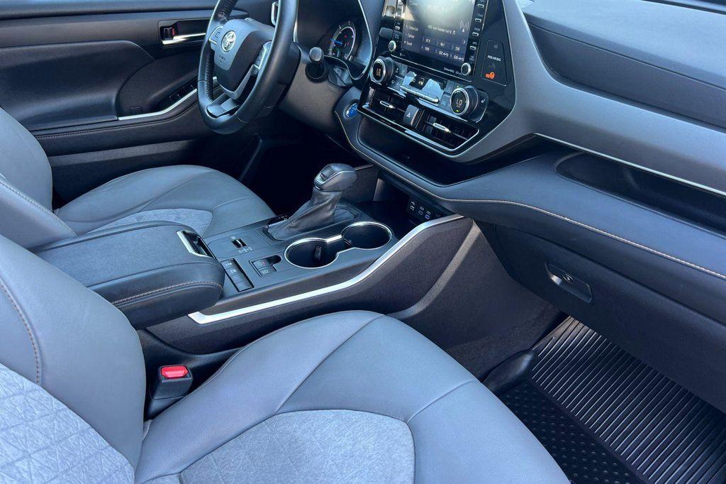 used 2022 Toyota Highlander Hybrid car, priced at $29,991