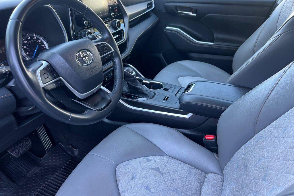 used 2022 Toyota Highlander Hybrid car, priced at $29,991