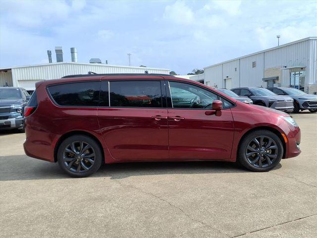 used 2018 Chrysler Pacifica car, priced at $11,889