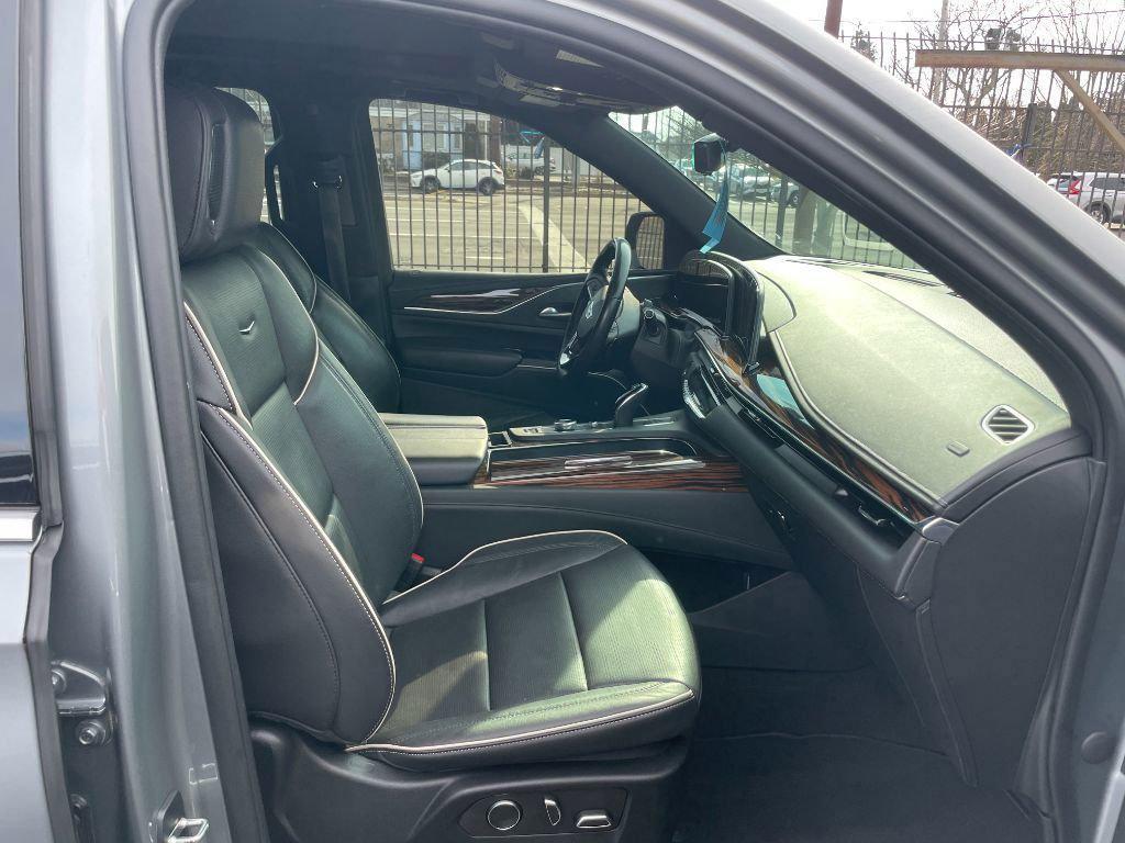 used 2023 Cadillac Escalade ESV car, priced at $72,999