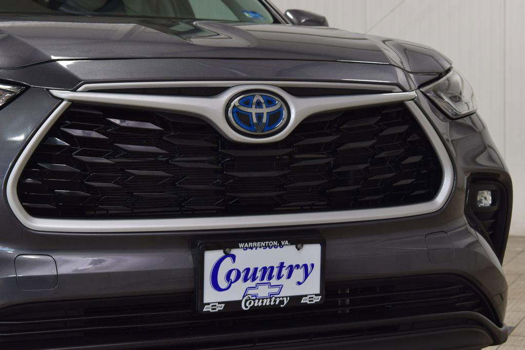 used 2024 Toyota Highlander Hybrid car, priced at $38,999