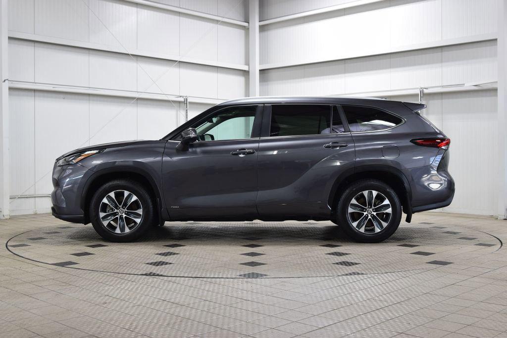 used 2024 Toyota Highlander Hybrid car, priced at $38,999