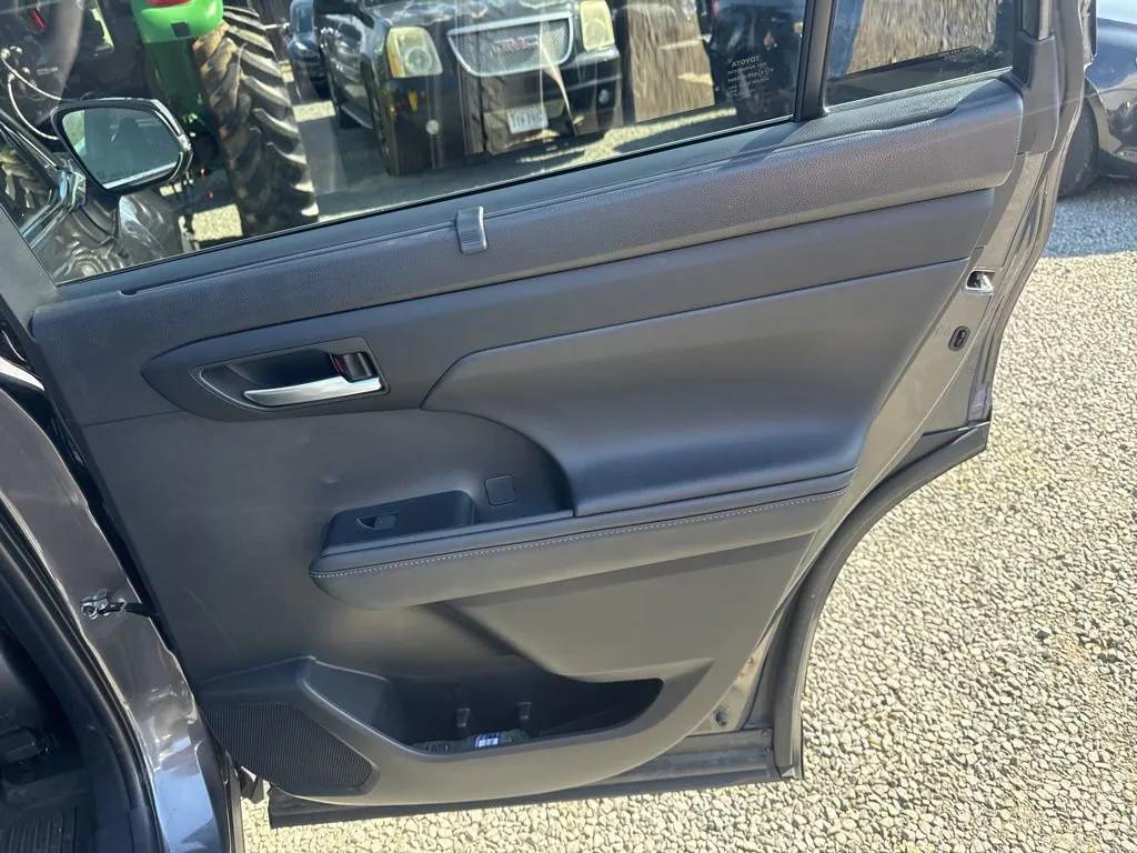 used 2024 Toyota Highlander Hybrid car, priced at $38,999