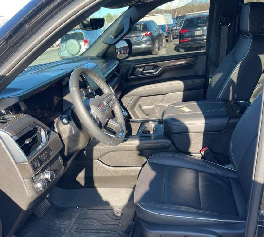 used 2025 GMC Yukon car, priced at $69,999