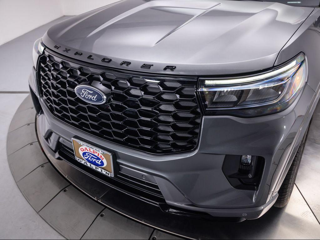 new 2025 Ford Explorer car