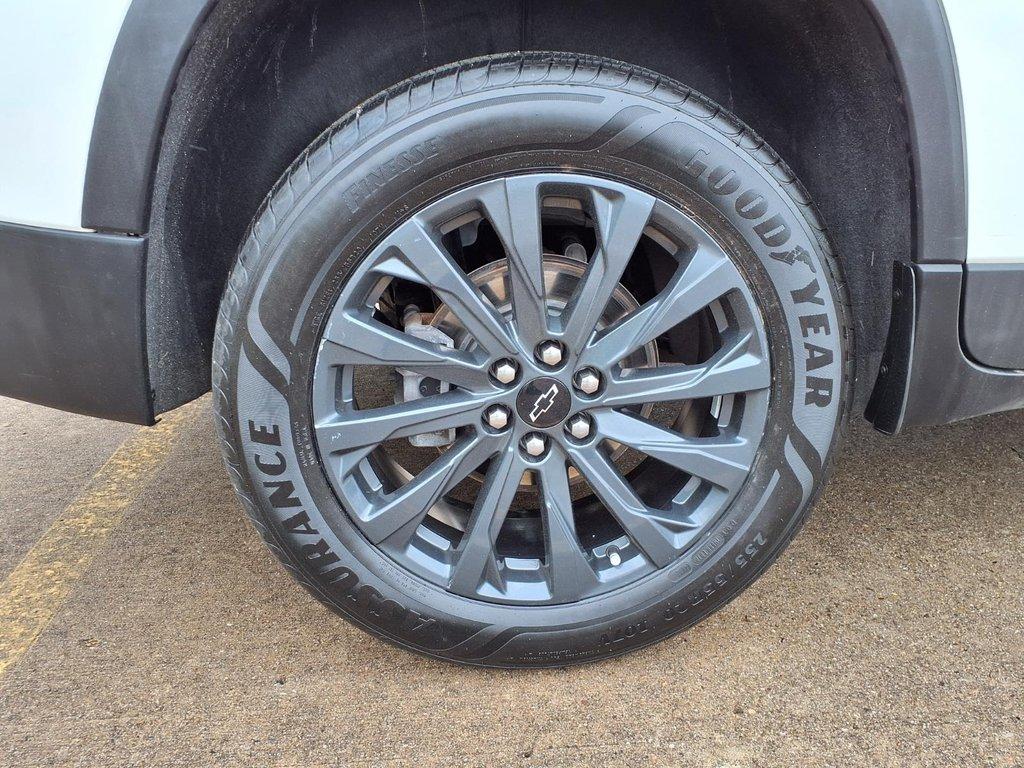 used 2023 Chevrolet Traverse car, priced at $37,588