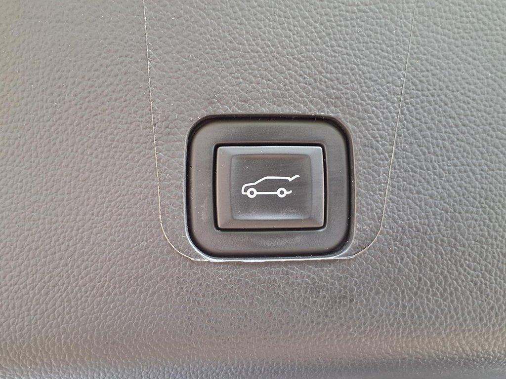 used 2023 Chevrolet Traverse car, priced at $37,588
