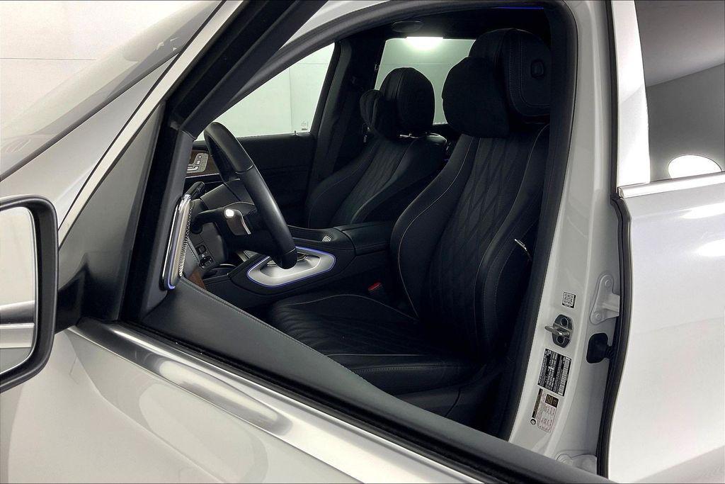 new 2025 Mercedes-Benz Maybach GLS 600 car, priced at $181,550