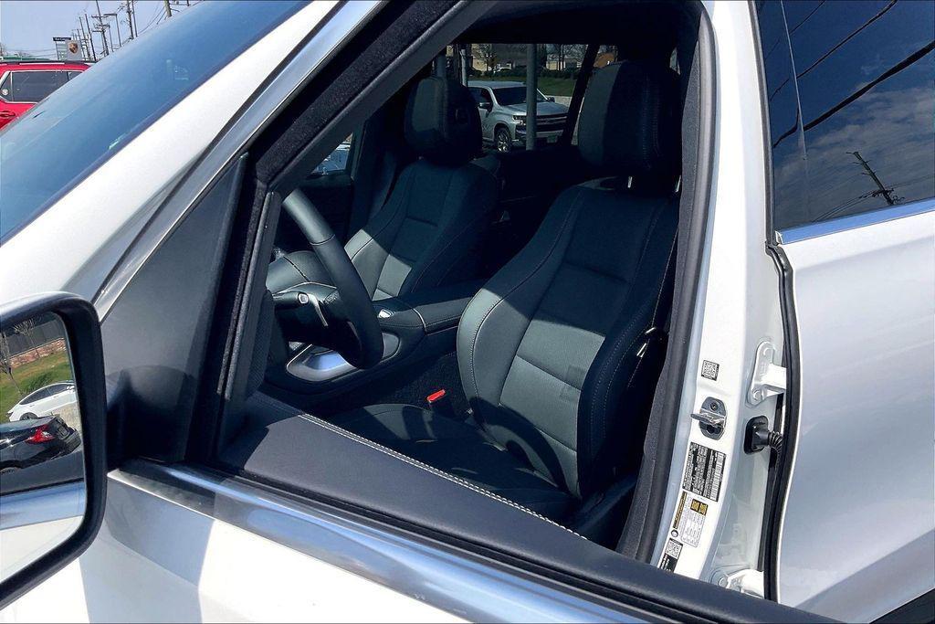 new 2026 Mercedes-Benz GLS 450 car, priced at $93,930