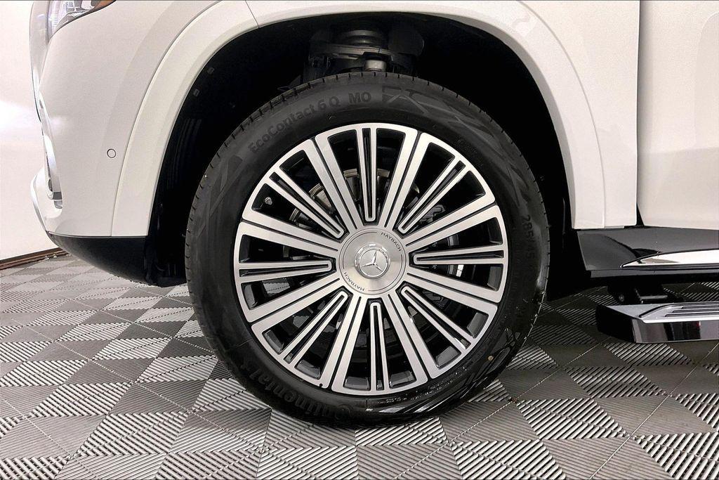 new 2026 Mercedes-Benz Maybach GLS 600 car, priced at $183,505