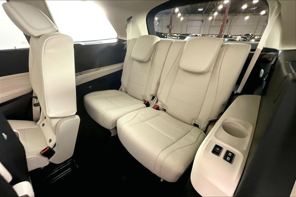 new 2026 Mercedes-Benz GLS 450 car, priced at $93,555