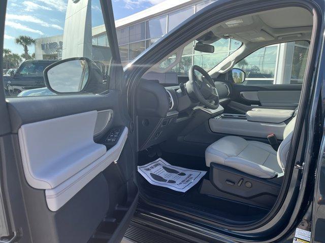 new 2025 Ford Expedition car, priced at $66,588