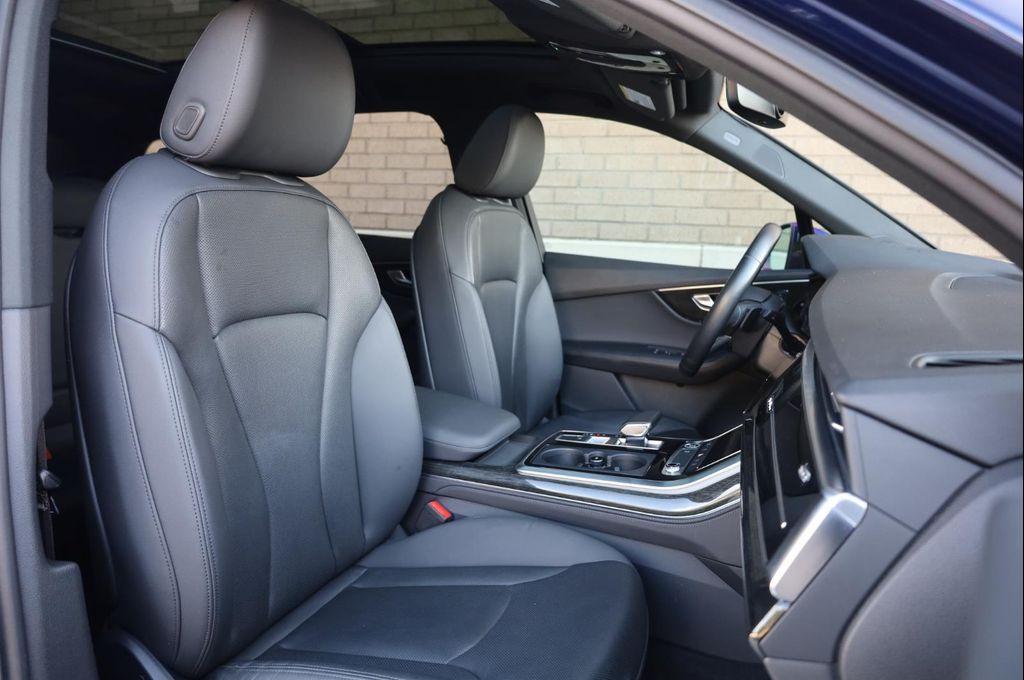 Audi Q7 view 36