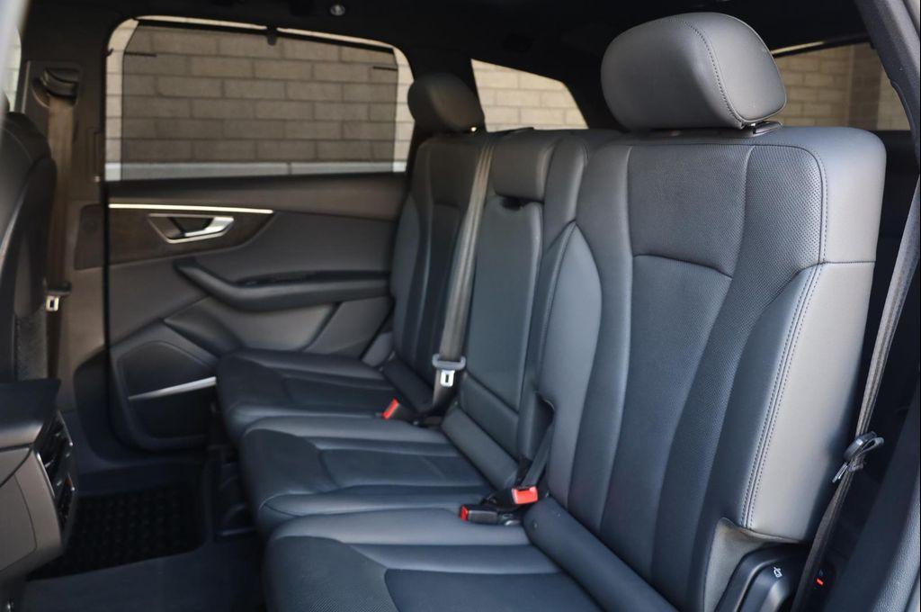 Audi Q7 view 25