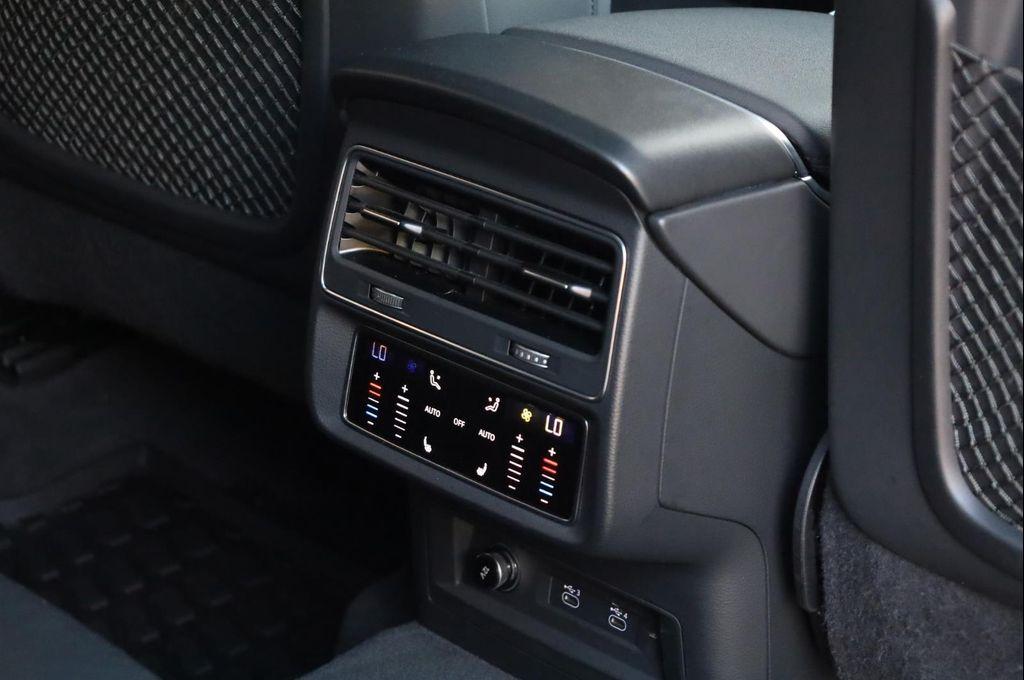 Audi Q7 view 32