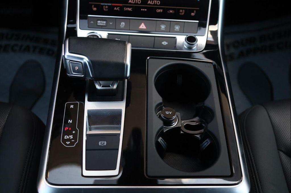 Audi Q7 view 56