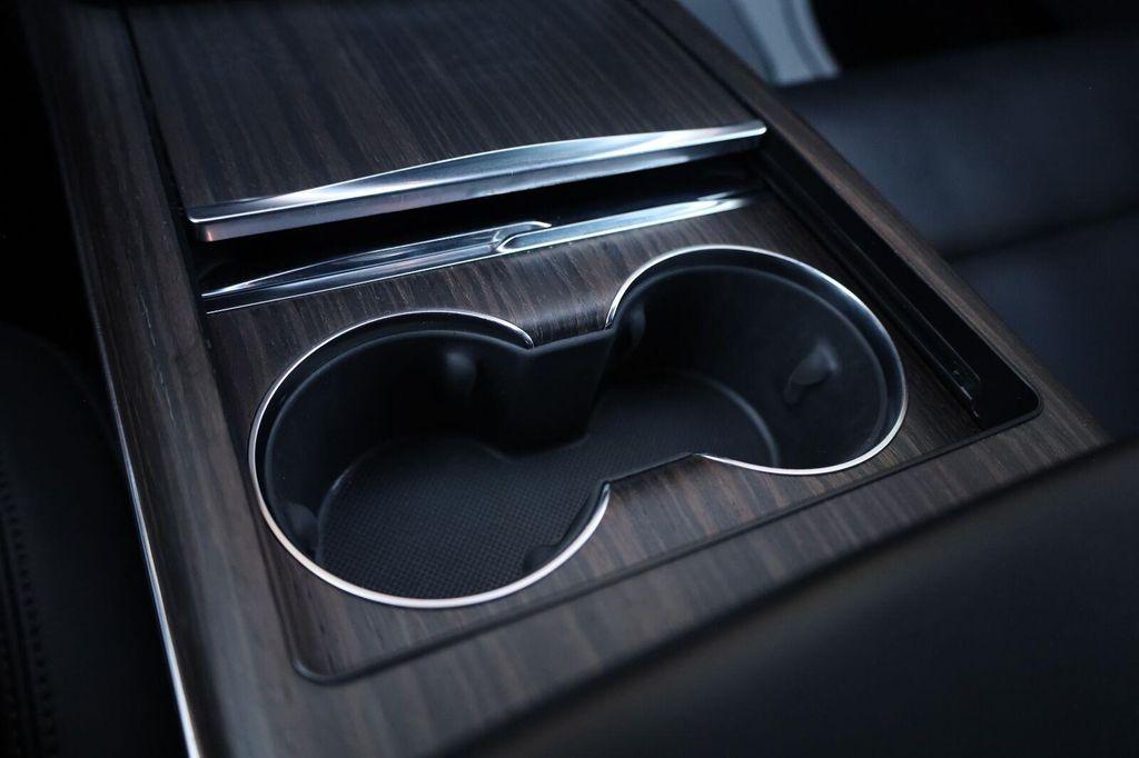 Tesla Model S view 38