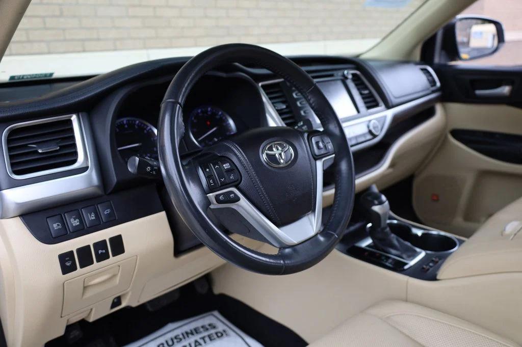 used 2015 Toyota Highlander car, priced at $14,997