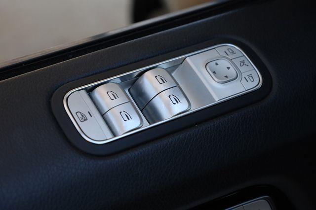 Mercedes-Benz G-Class view 33