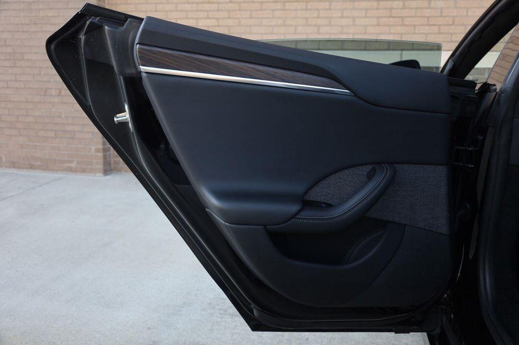 Tesla Model S view 20