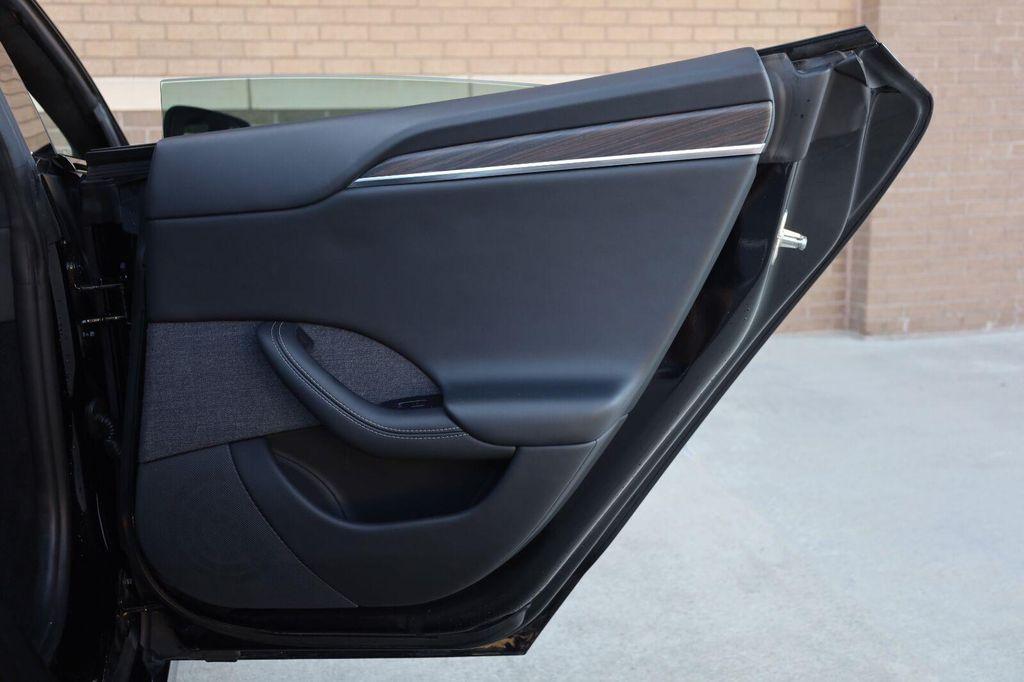 Tesla Model S view 23