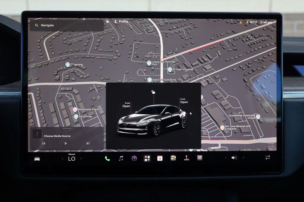 Tesla Model S view 34