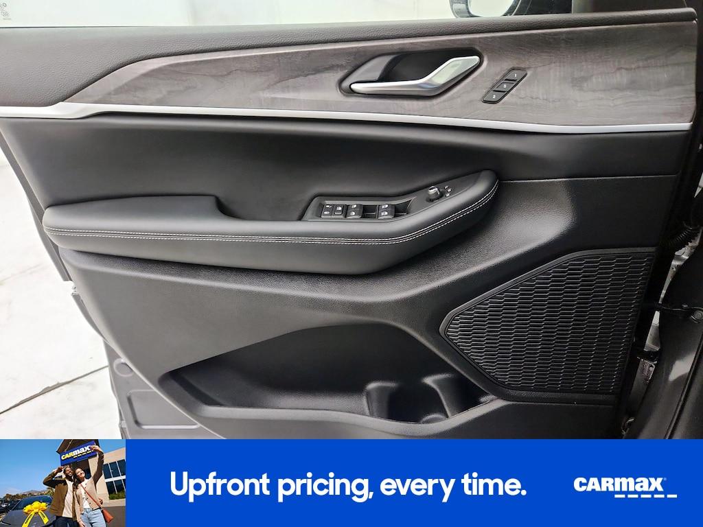 used 2025 Jeep Grand Cherokee L car, priced at $42,998
