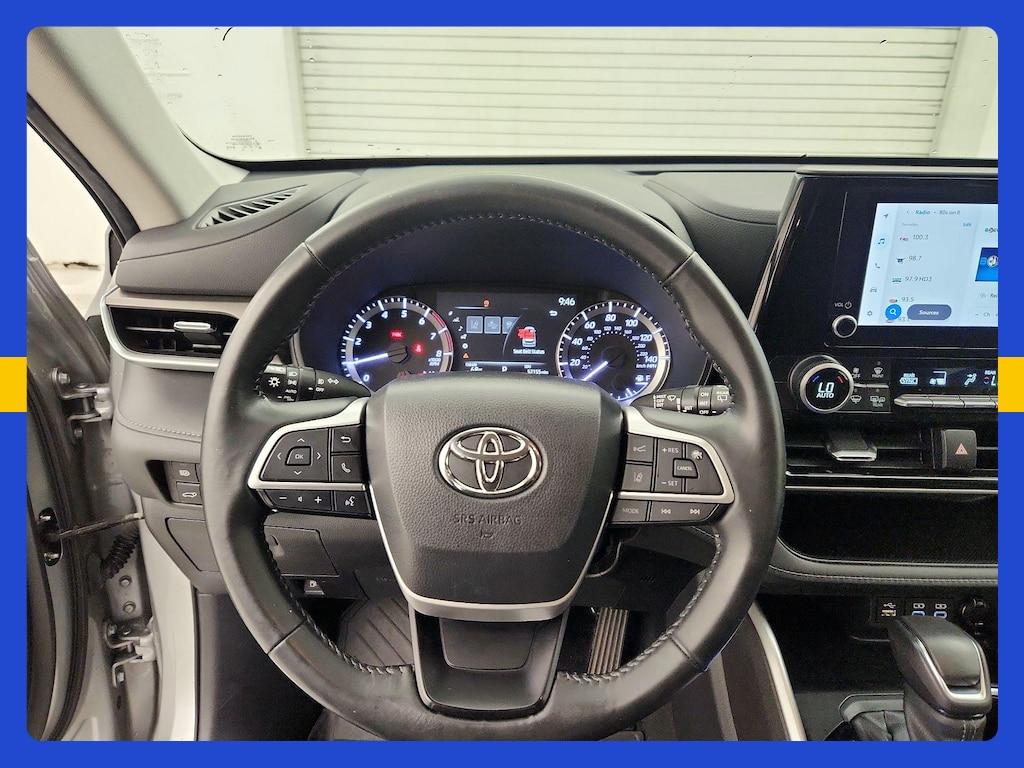used 2023 Toyota Highlander car, priced at $30,998