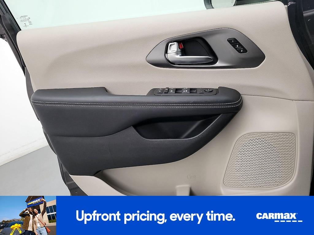 used 2023 Chrysler Pacifica car, priced at $24,998