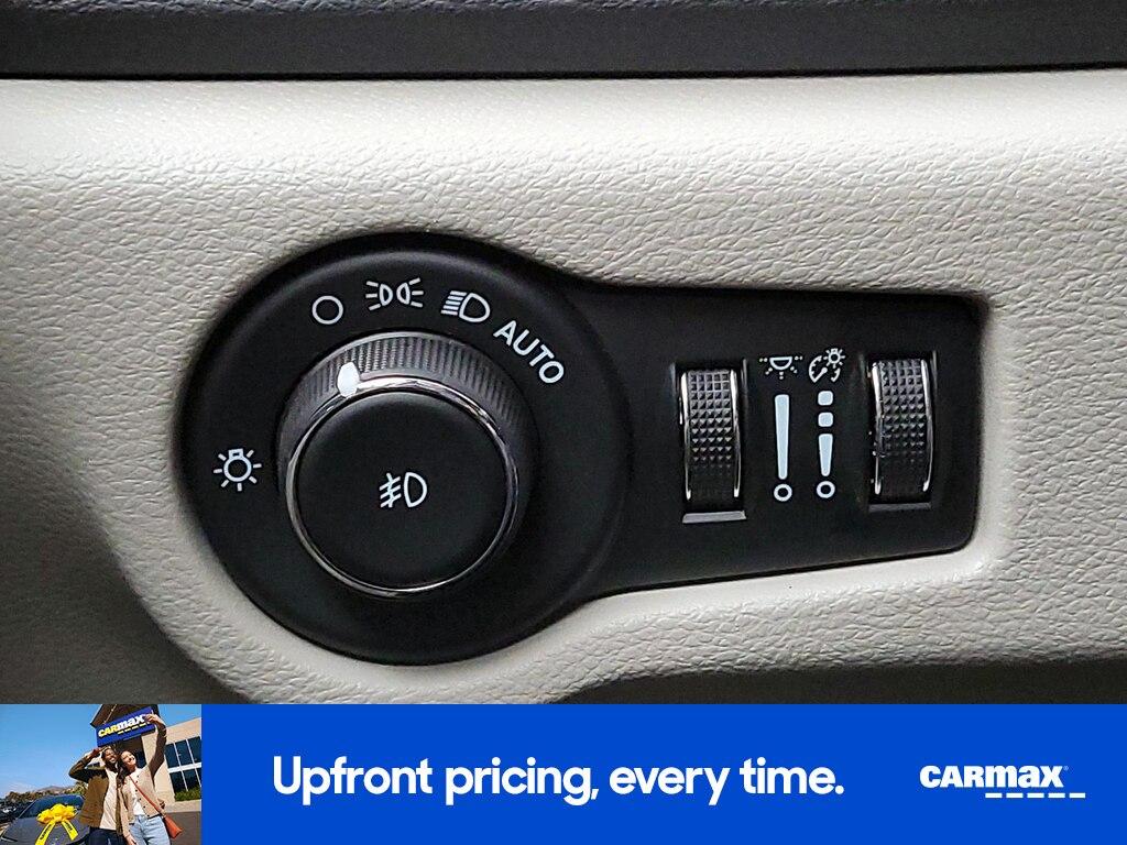 used 2023 Chrysler Pacifica car, priced at $24,998