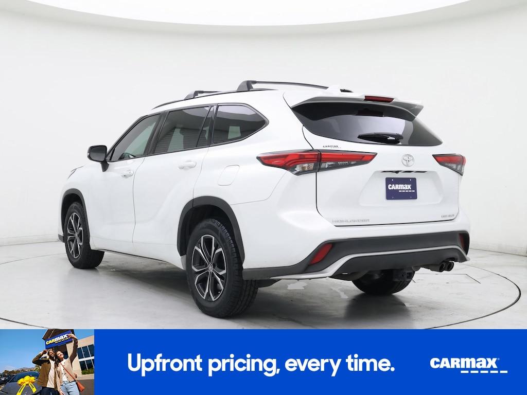 used 2023 Toyota Highlander car, priced at $38,998