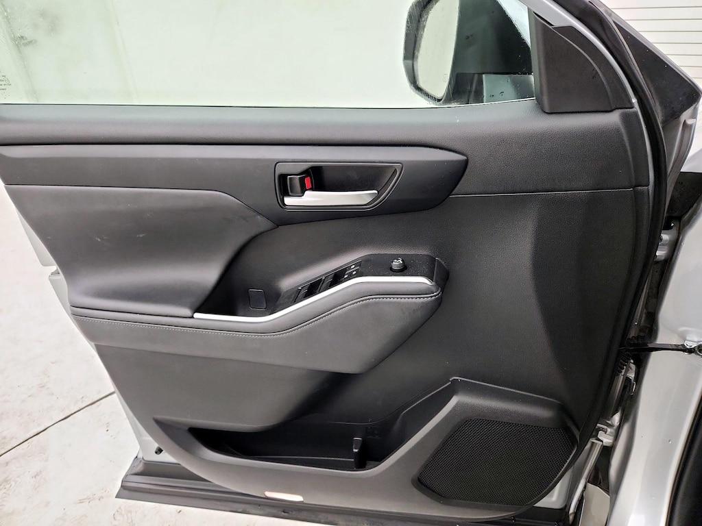 used 2023 Toyota Highlander Hybrid car, priced at $40,998