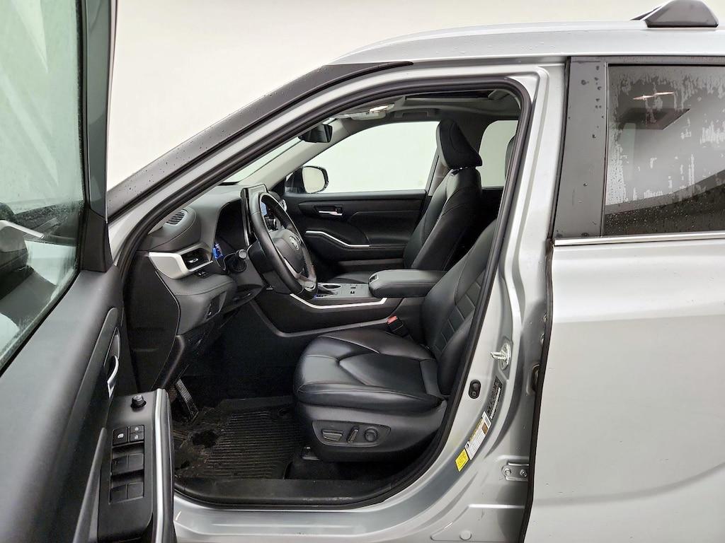 used 2023 Toyota Highlander Hybrid car, priced at $40,998