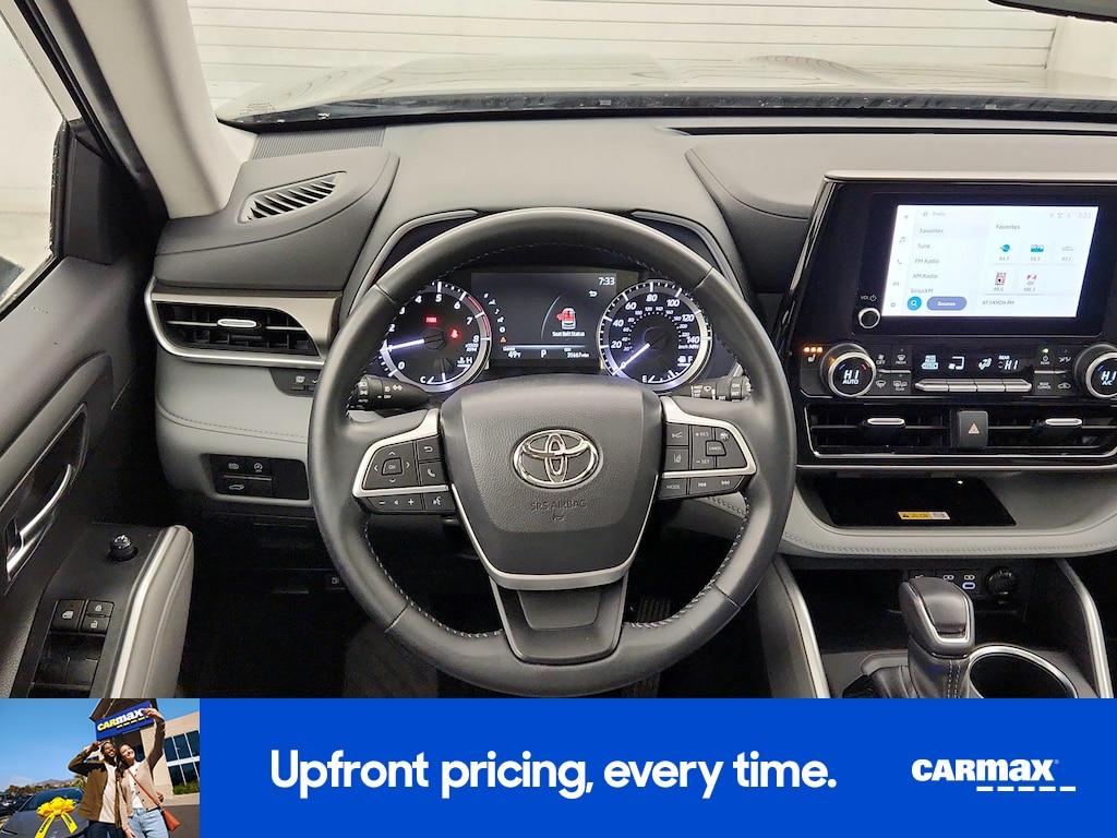 used 2023 Toyota Highlander car, priced at $36,998