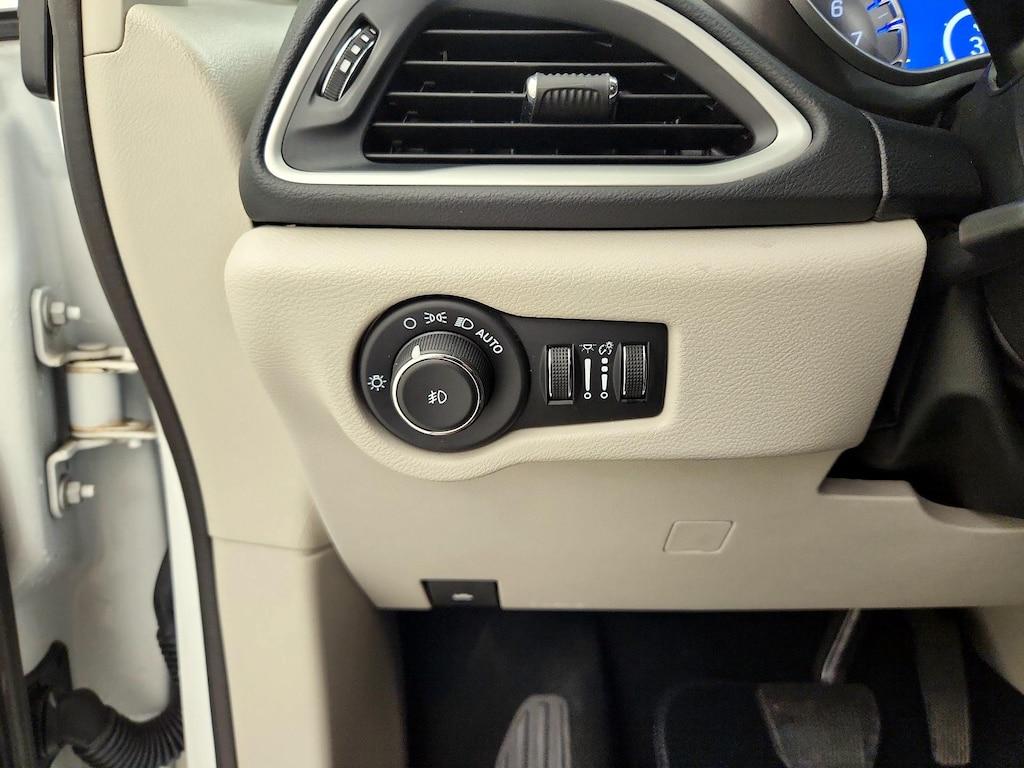 used 2023 Chrysler Pacifica car, priced at $24,998