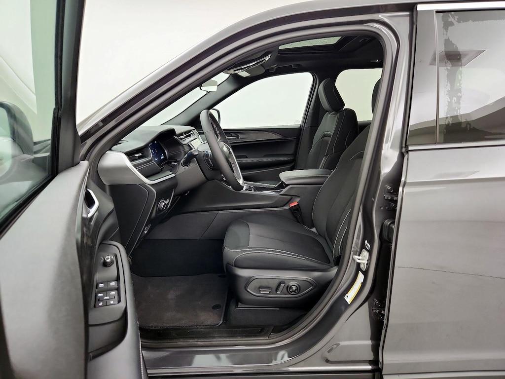 used 2025 Jeep Grand Cherokee car, priced at $36,998