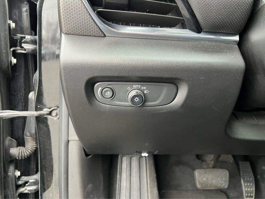 used 2022 Chevrolet Traverse car, priced at $29,995