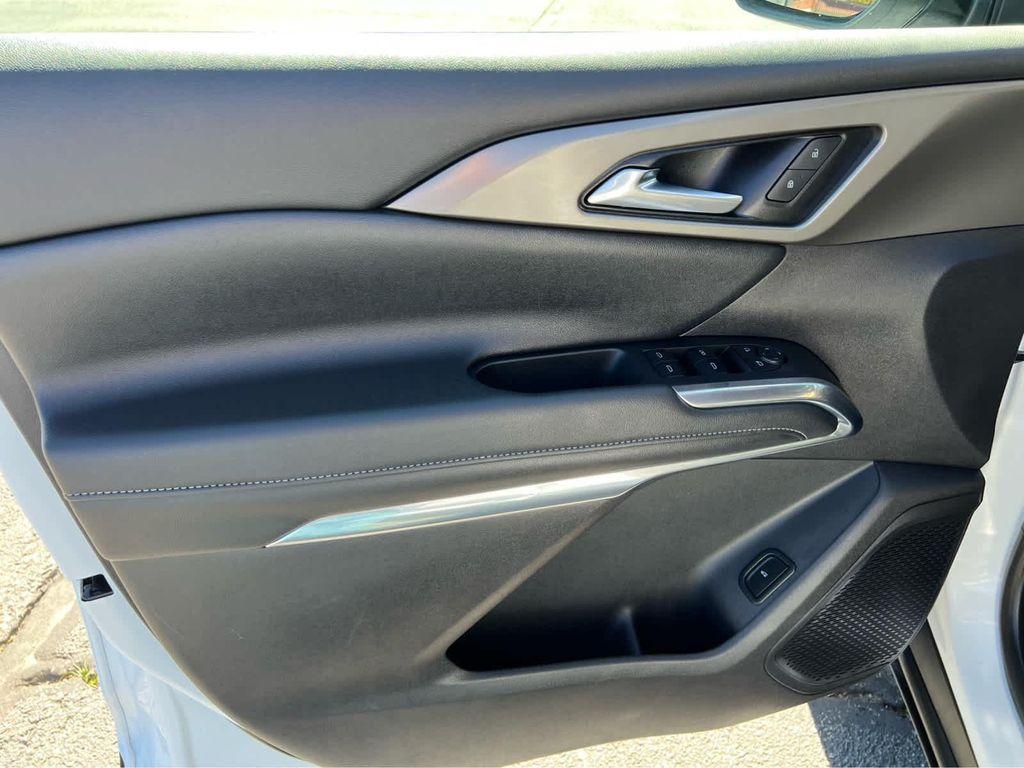 used 2025 Chevrolet Traverse car, priced at $38,995