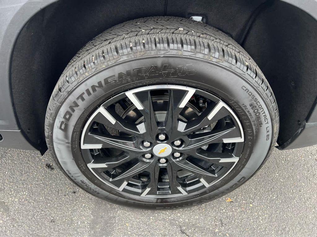 used 2025 Chevrolet Traverse car, priced at $38,990