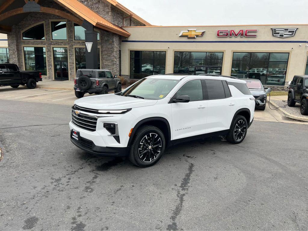 used 2025 Chevrolet Traverse car, priced at $38,990