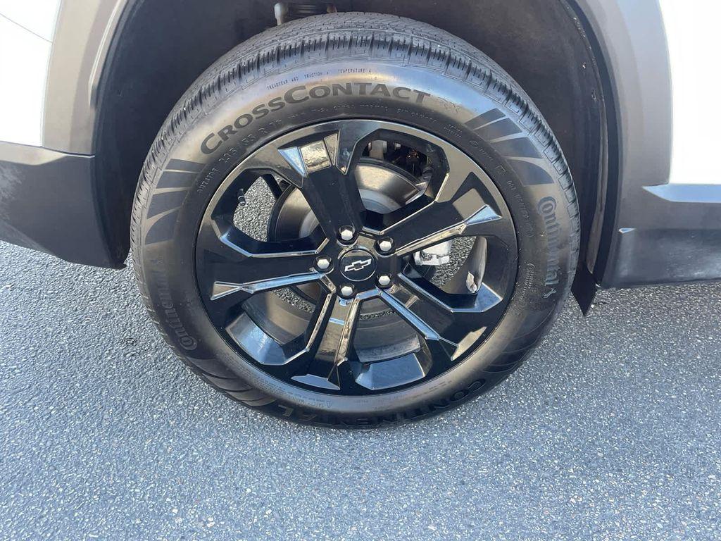 used 2025 Chevrolet Equinox car, priced at $27,990