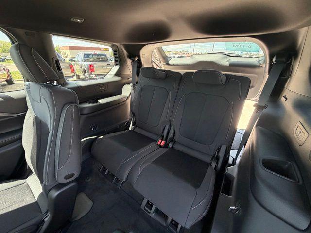 new 2026 Jeep Grand Cherokee L car, priced at $48,005